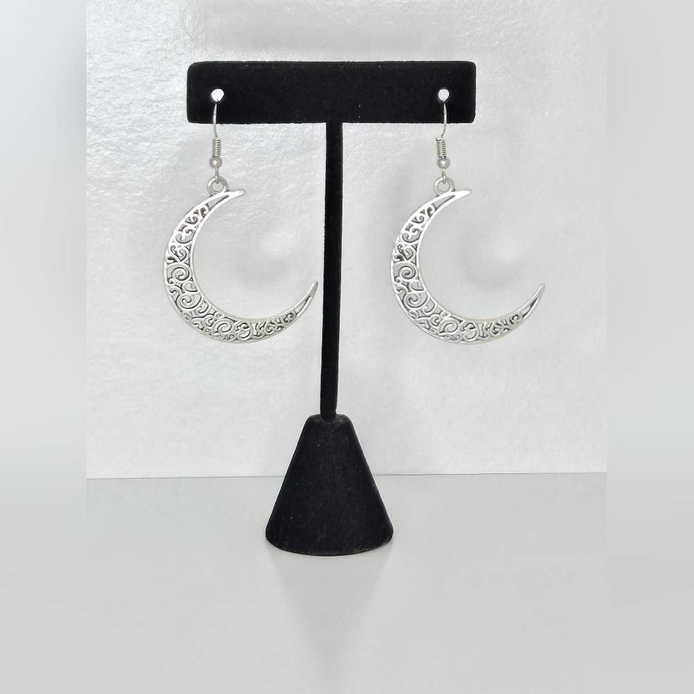 NWOT Silvertone Filigree Crescent Moon Earrings
